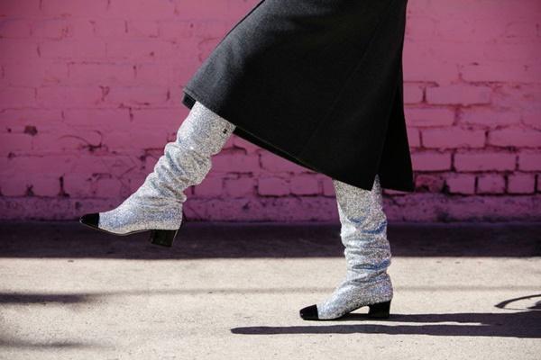 Phối đồ với giày boots lấp lánh không hề khó-2