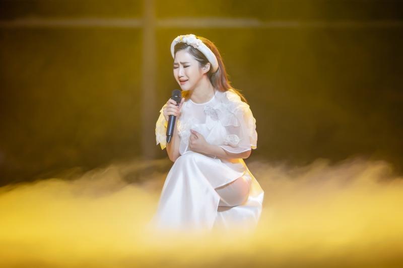 Hương Tràm bất ngờ tiết lộ Thu Minh đã gửi lời chúc thành công cho mình trước ngày diễn ra liveshow-3