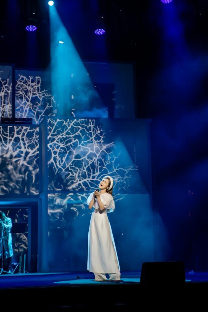 Liveshow đầu đời: Hương Tràm hát bằng hết sức bình sinh như thể ngày mai sẽ giải nghệ-14