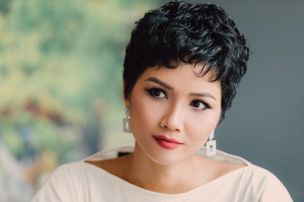 Khoe ảnh tóc xoăn má phính, HHen Niê được fan toàn thế giới ví như cô nàng nóng bỏng Betty Boop-2