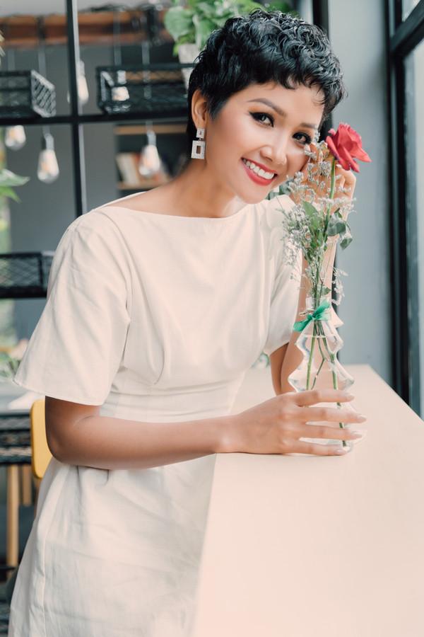 Khoe ảnh tóc xoăn má phính, HHen Niê được fan toàn thế giới ví như cô nàng nóng bỏng Betty Boop-6