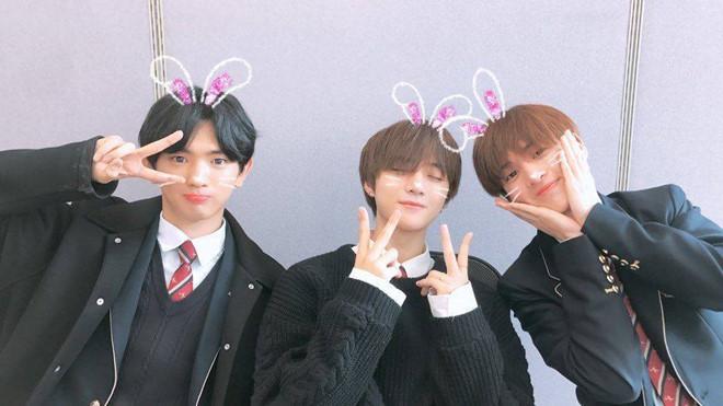 Nhóm nhạc đàn em của BTS gây chú ý vì ngoại hình điển trai-8