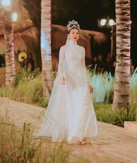 Hàng nhái của tuyệt phẩm vương miện Mikimoto xuất hiện ngày một tràn lan trong showbiz Việt-14