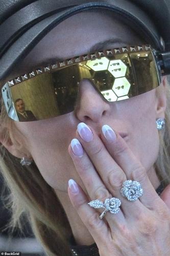 Paris Hilton mặc đồ siêu ngầu đi mua sắm sau tin đồn tái hợp tình cũ-3