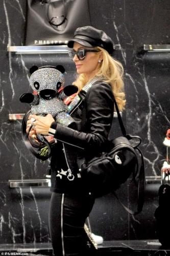 Paris Hilton mặc đồ siêu ngầu đi mua sắm sau tin đồn tái hợp tình cũ-6