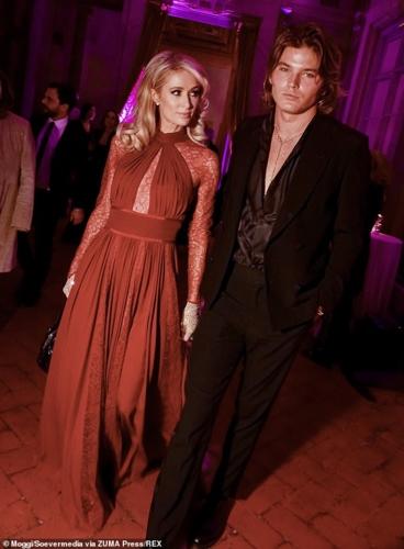 Paris Hilton mặc đồ siêu ngầu đi mua sắm sau tin đồn tái hợp tình cũ-12