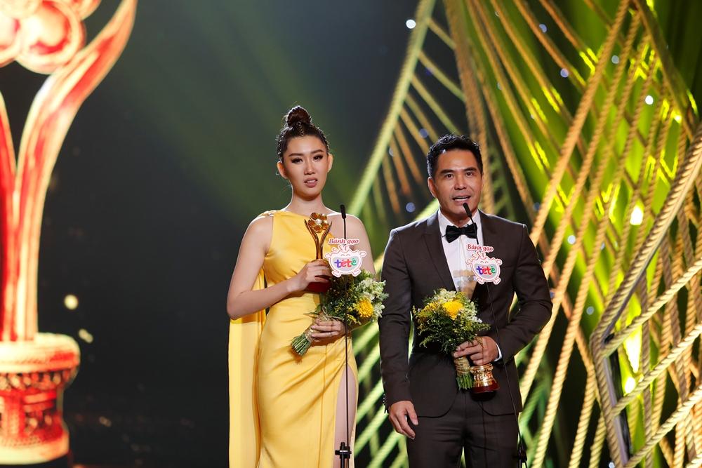 Mặc kệ khán giả tẩy chay, Gạo nếp gạo tẻ vẫn thắng lớn với 4 giải thưởng tại Mai Vàng 2019-5