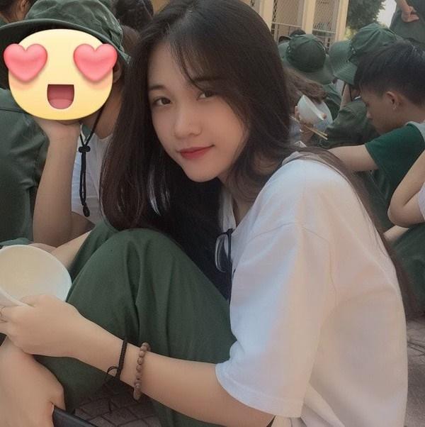 Xuất hiện hotgirl quân sự đẹp tựa nữ thần, bị dân mạng ráo riết truy link-4