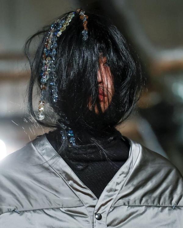 Xu hướng trang điểm không giống ai tại Tuần lễ thời trang nam 2019-7