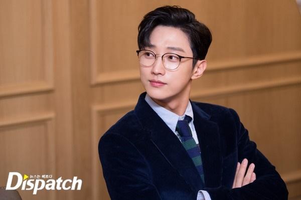 Ngỡ ngàng trước màn lột xác ngoạn mục của Jinyoung (B1A4) trong Đại ca hóa soái ca-1