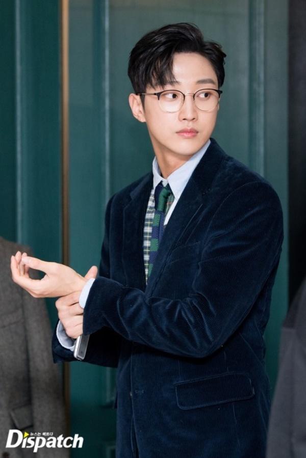 Ngỡ ngàng trước màn lột xác ngoạn mục của Jinyoung (B1A4) trong Đại ca hóa soái ca-3