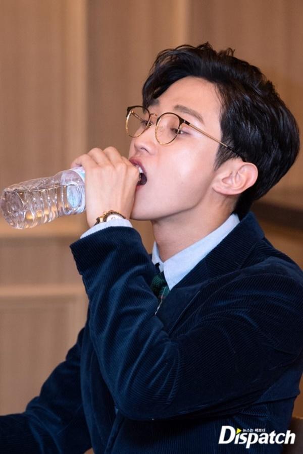 Ngỡ ngàng trước màn lột xác ngoạn mục của Jinyoung (B1A4) trong Đại ca hóa soái ca-9