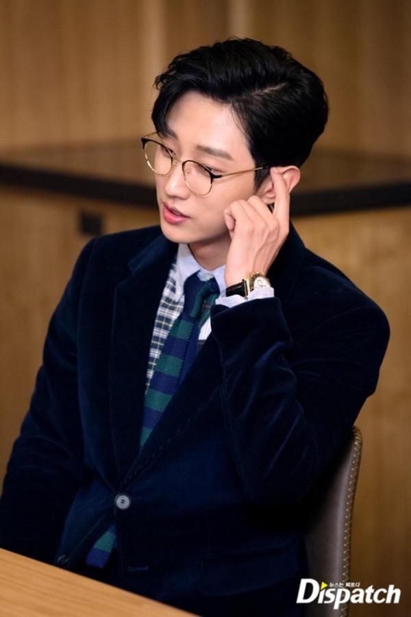 Ngỡ ngàng trước màn lột xác ngoạn mục của Jinyoung (B1A4) trong Đại ca hóa soái ca-10