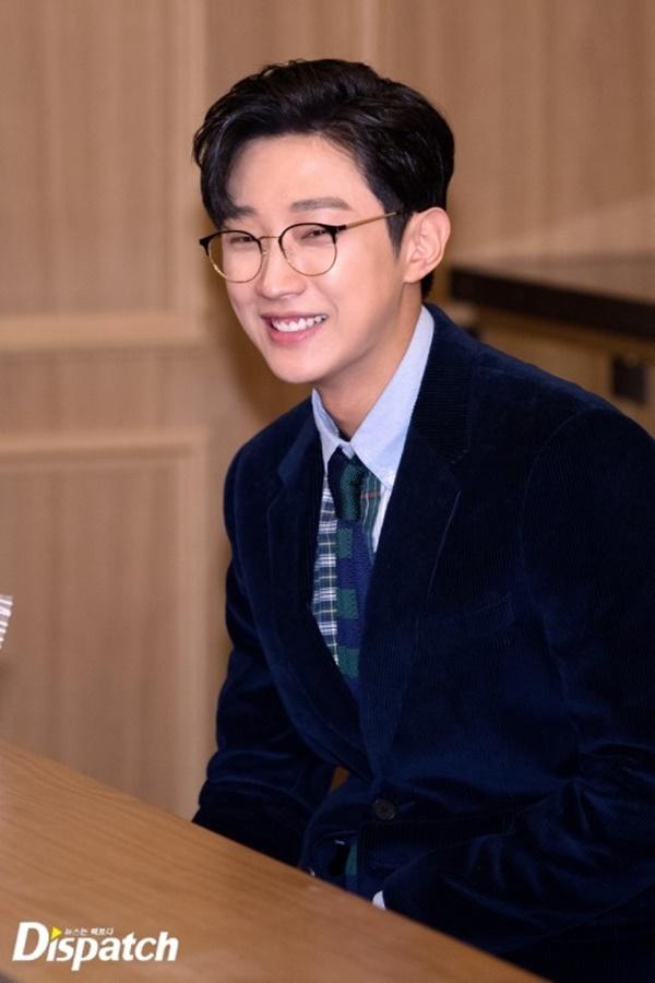 Ngỡ ngàng trước màn lột xác ngoạn mục của Jinyoung (B1A4) trong Đại ca hóa soái ca-11