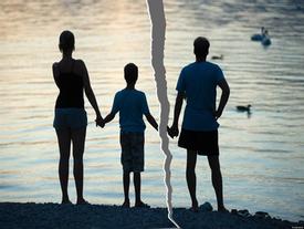 Làm giả quyết định ly hôn để dọa vợ, chồng nhận án tù Làm giả quyết định ly hôn để dọa vợ, chồng nhận án tù