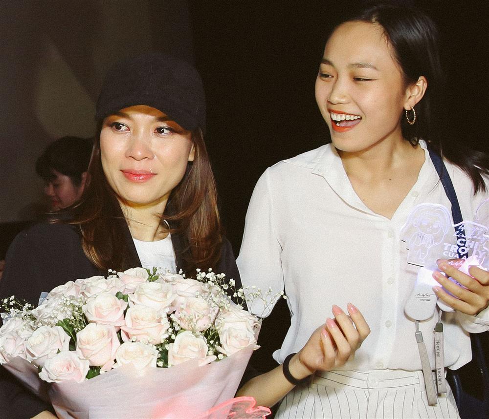 Mỹ Tâm bật khóc khi được fans bí mật tổ chức sinh nhật ngay trong rạp phim-6