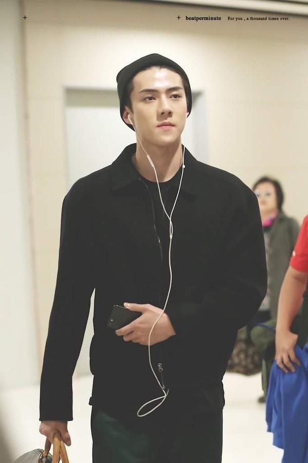 Em út ngày nào nay đã lớn, thời trang sân bay lịch lãm của Sehun (EXO) làm fan ná thở-15