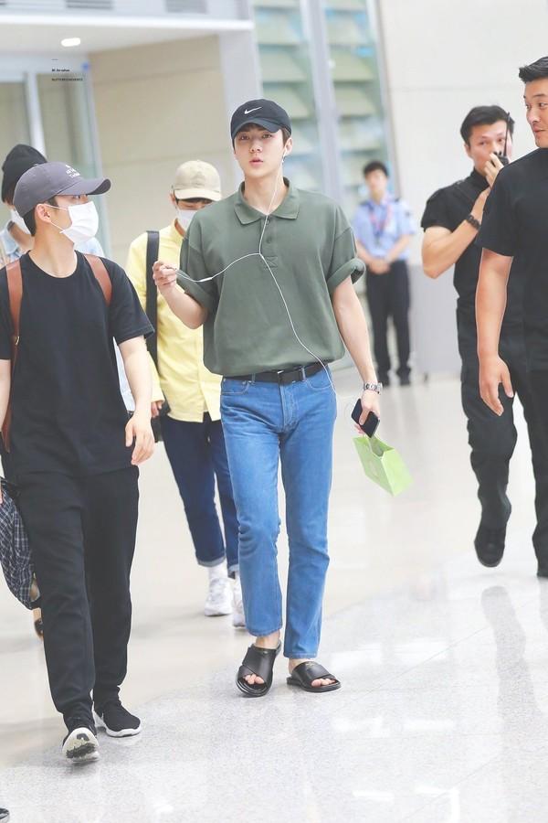 Em út ngày nào nay đã lớn, thời trang sân bay lịch lãm của Sehun (EXO) làm fan ná thở-24