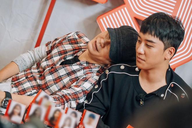 Seungri (Big Bang) bị YG đối xử tệ bạc, tước vũ công và stylist-1