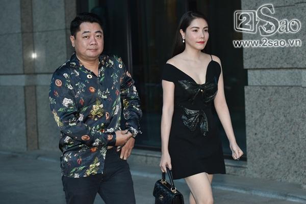 Đang diện váy cực lộng lẫy, bà xã 9X vẫn quẩy hết mình với Tiến Đạt tại tiệc cưới TP HCM-17