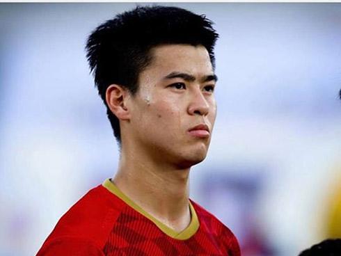 Bị 'treo giò' ở trận đấu cuối cùng vòng bảng, đây là cách Duy Mạnh thể hiện tinh thần của một 'chiến binh' thực thụ