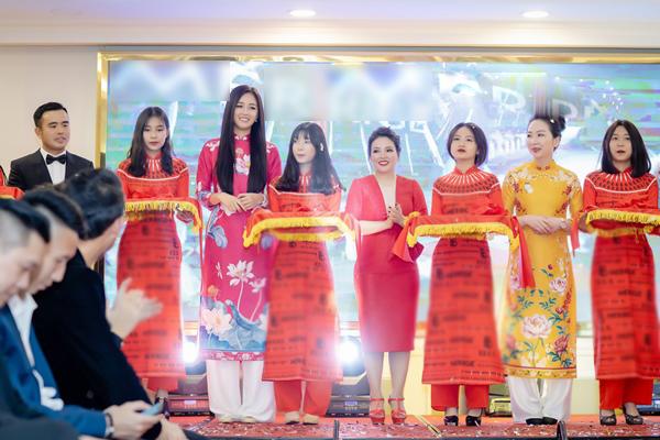 Mai Phương Thúy - Tâm Tít ăn mặc đối lập thu hút vạn ánh nhìn-4