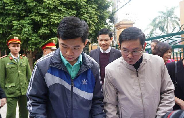 Xử vụ chạy thận tử vong: Bác sĩ Hoàng Công Lương không chắc chắn về sức khỏe-3