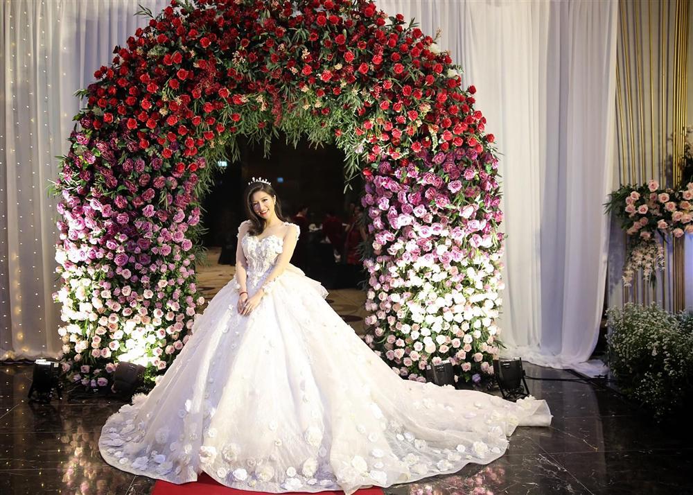 Không chỉ tặng của hồi môn giá trị, lời căn dặn trong bài thơ mẹ ruột tự viết gửi Vân Navy mới là tâm điểm-1