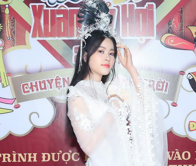 KHÔNG THỂ TIN NỔI: Nam Em vào vai Hằng Nga điên hết cỡ trong Táo Quân 2019-2