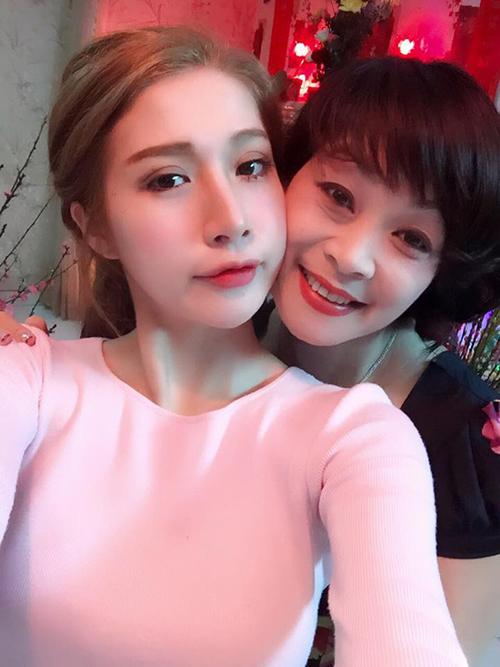 Nhan sắc thay đổi của Vân Navy sau 10 năm nổi tiếng-4