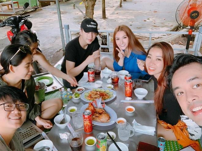 Bạn trai tin đồn khoe ảnh tình cảm bên cô gái giấu mặt, dân mạng lập tức triệu hồi ca sĩ Thu Thủy-4