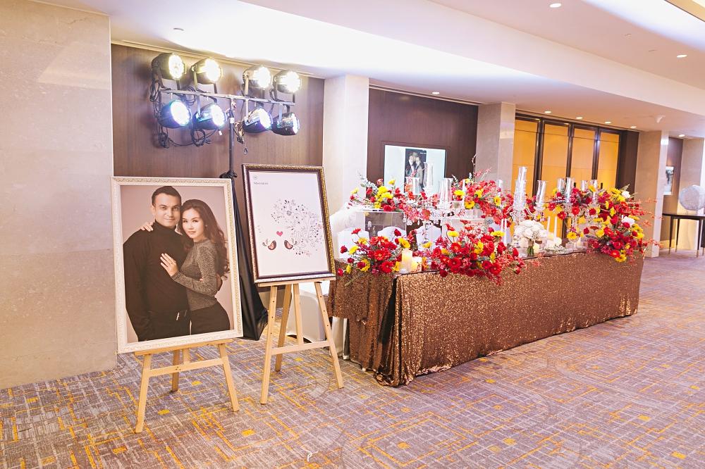 Cất hết vàng ròng ở nhà, Võ Hạ Trâm giản dị sánh đôi ông xã ngoại quốc trong tiệc cưới tại TP HCM-7