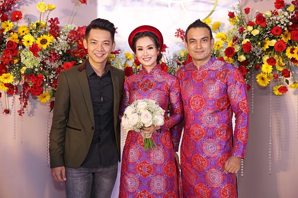 Cất hết vàng ròng ở nhà, Võ Hạ Trâm giản dị sánh đôi ông xã ngoại quốc trong tiệc cưới tại TP HCM-12