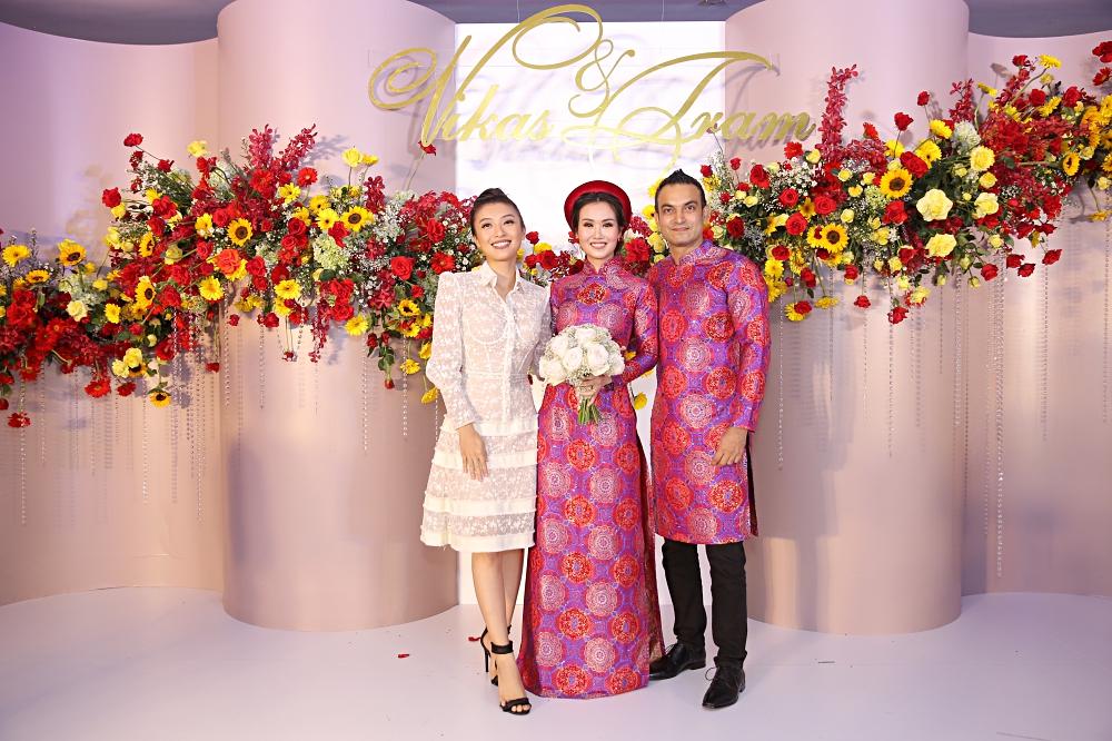 Cất hết vàng ròng ở nhà, Võ Hạ Trâm giản dị sánh đôi ông xã ngoại quốc trong tiệc cưới tại TP HCM-13