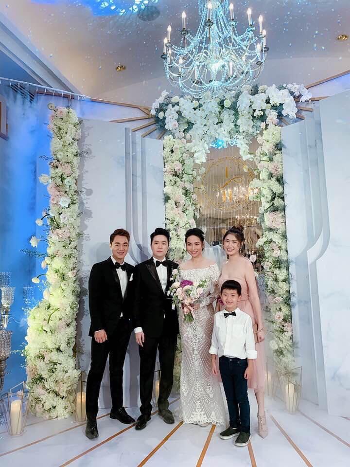 Bà xã Lê Hiếu vướng nghi án bầu bí khi để lộ vòng 2 nhô cao trong tiệc cưới hạng sang-5