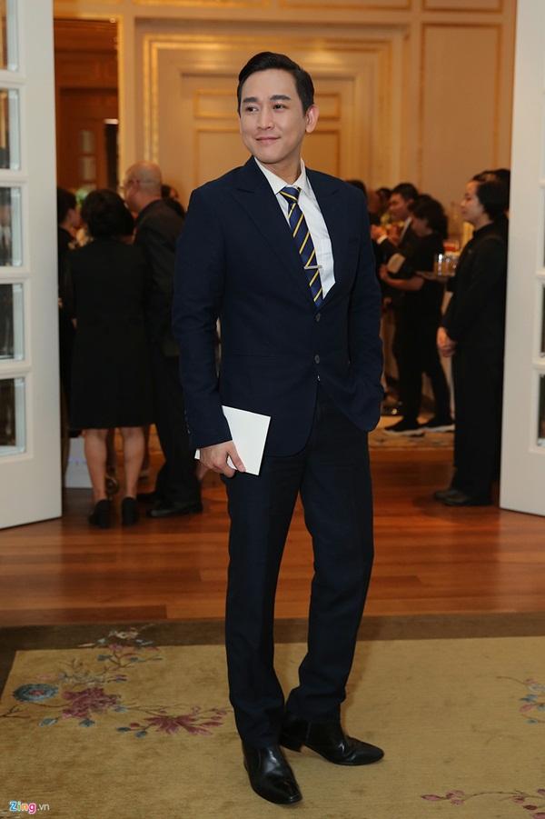 Bà xã Lê Hiếu vướng nghi án bầu bí khi để lộ vòng 2 nhô cao trong tiệc cưới hạng sang-10