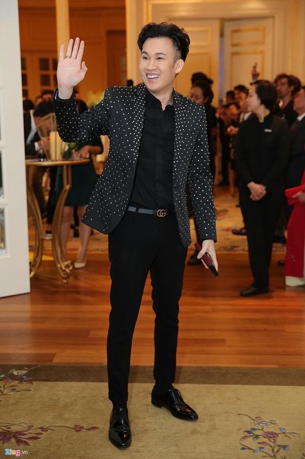 Bà xã Lê Hiếu vướng nghi án bầu bí khi để lộ vòng 2 nhô cao trong tiệc cưới hạng sang-11