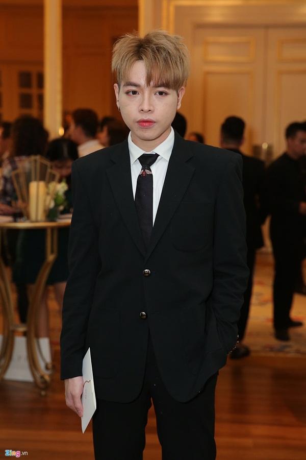 Bà xã Lê Hiếu vướng nghi án bầu bí khi để lộ vòng 2 nhô cao trong tiệc cưới hạng sang-15