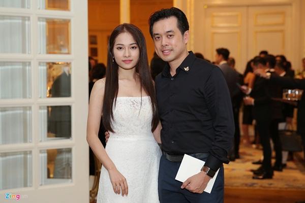 Bà xã Lê Hiếu vướng nghi án bầu bí khi để lộ vòng 2 nhô cao trong tiệc cưới hạng sang-7