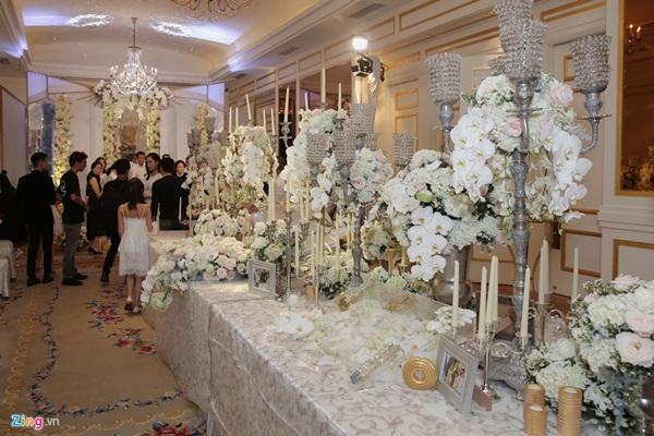 Bà xã Lê Hiếu vướng nghi án bầu bí khi để lộ vòng 2 nhô cao trong tiệc cưới hạng sang-16