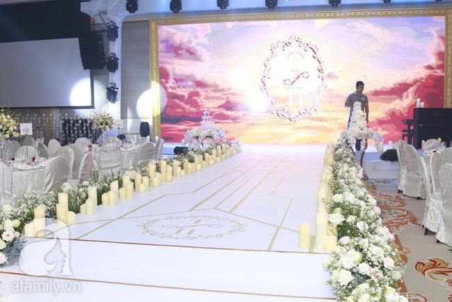 Cận cạnh vợ trẻ 9x da nâu miệng rộng của Lê Hiếu trong đám cưới hạng sang hạn chế khách mời-6