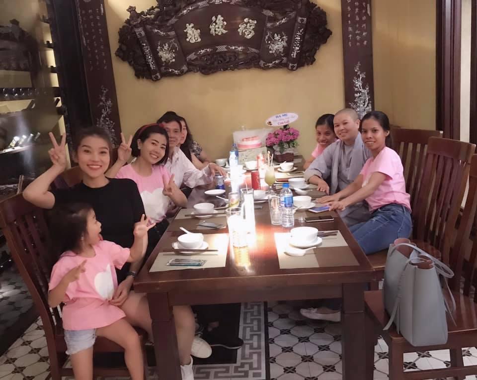 Diễn viên Mai Phương rạng rỡ đón tuổi mới sau nhiều tháng điều trị ung thư phổi-2