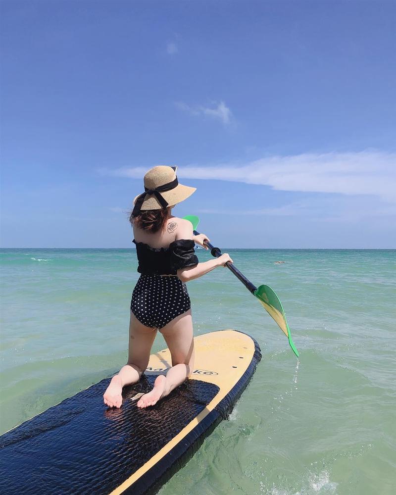 Thúy Vi khoe ngực ngồn ngộn - Kaity Nguyễn phô trọn vòng hông quả táo sexy chẳng kém Angela Phương Trinh-6