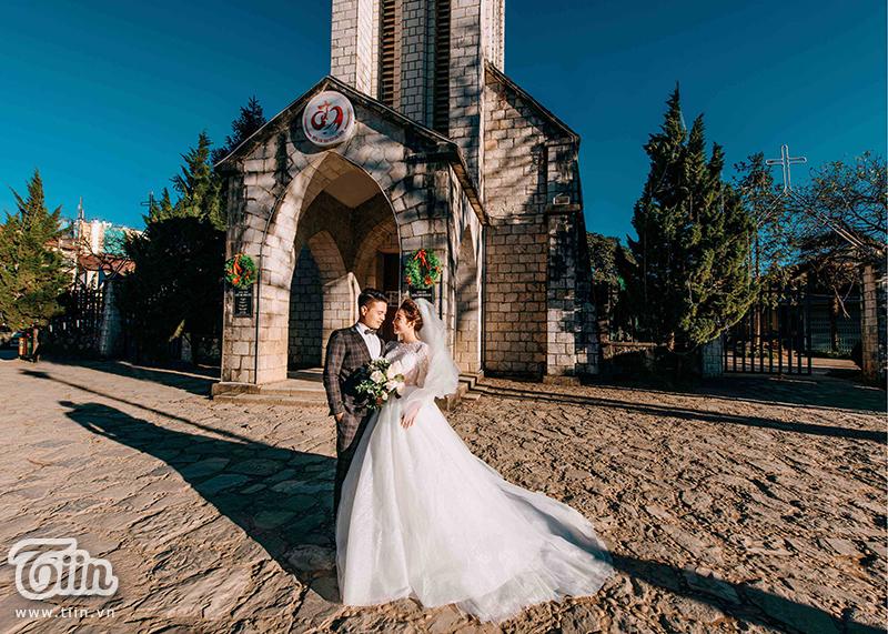 Ngắm trọn bộ ảnh cưới của cô dâu đeo vàng trĩu cổ được 2 siêu xe Rolls-Royce Phantom rước trong đám cưới khủng ở Nam Định-4