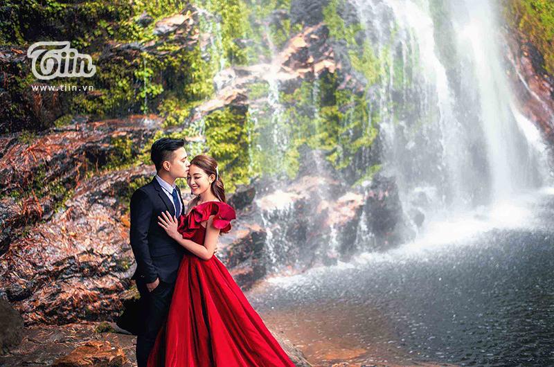 Ngắm trọn bộ ảnh cưới của cô dâu đeo vàng trĩu cổ được 2 siêu xe Rolls-Royce Phantom rước trong đám cưới khủng ở Nam Định-8