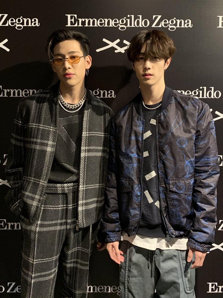 Em gái mưa Kim So Hyun được đàn anh che chắn vì lỡ hở vai trần trên thảm đỏ-8