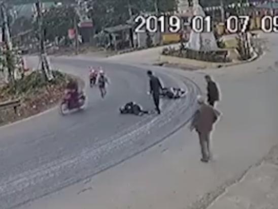 Khúc cua tử thần kỳ lạ khiến hàng loạt xe máy gặp nạn ở Yên Bái