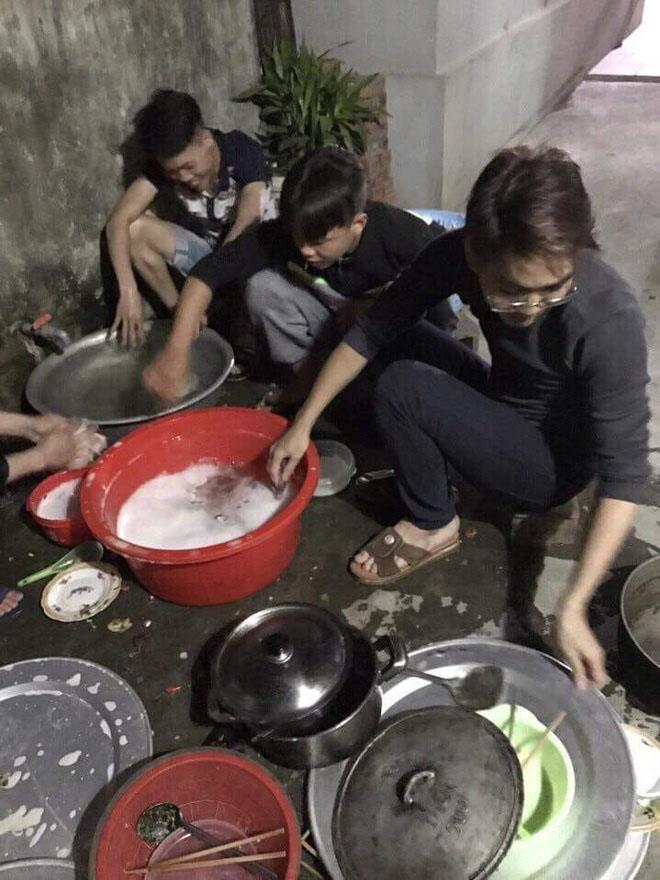 Hậu đám cưới ở Thái Bình: Hình ảnh phía sân sau khiến tất cả bật cười, thích thú-3