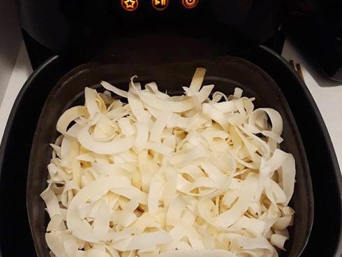 Mứt dừa viên ba màu tiếp khách dịp Tết-6