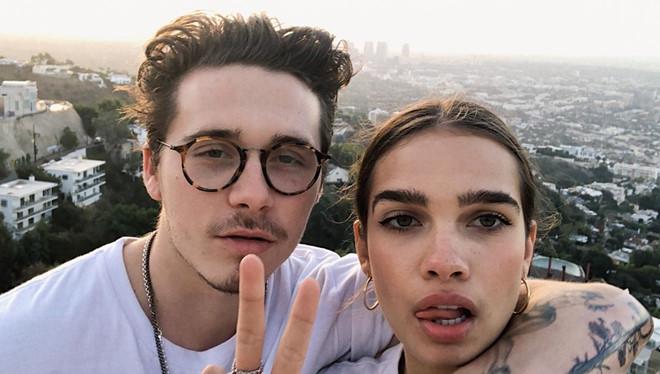 Những khoảnh khắc tình tứ của Brooklyn Beckham và bạn gái hơn tuổi-1